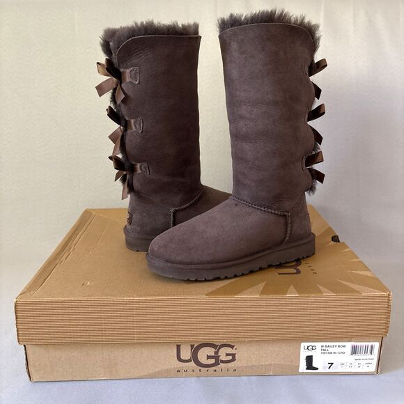 Womens Ugg Boots 7 Bailey Button Triplet Tall Chocolate Brown Festival Suede - Picture 1 of 16